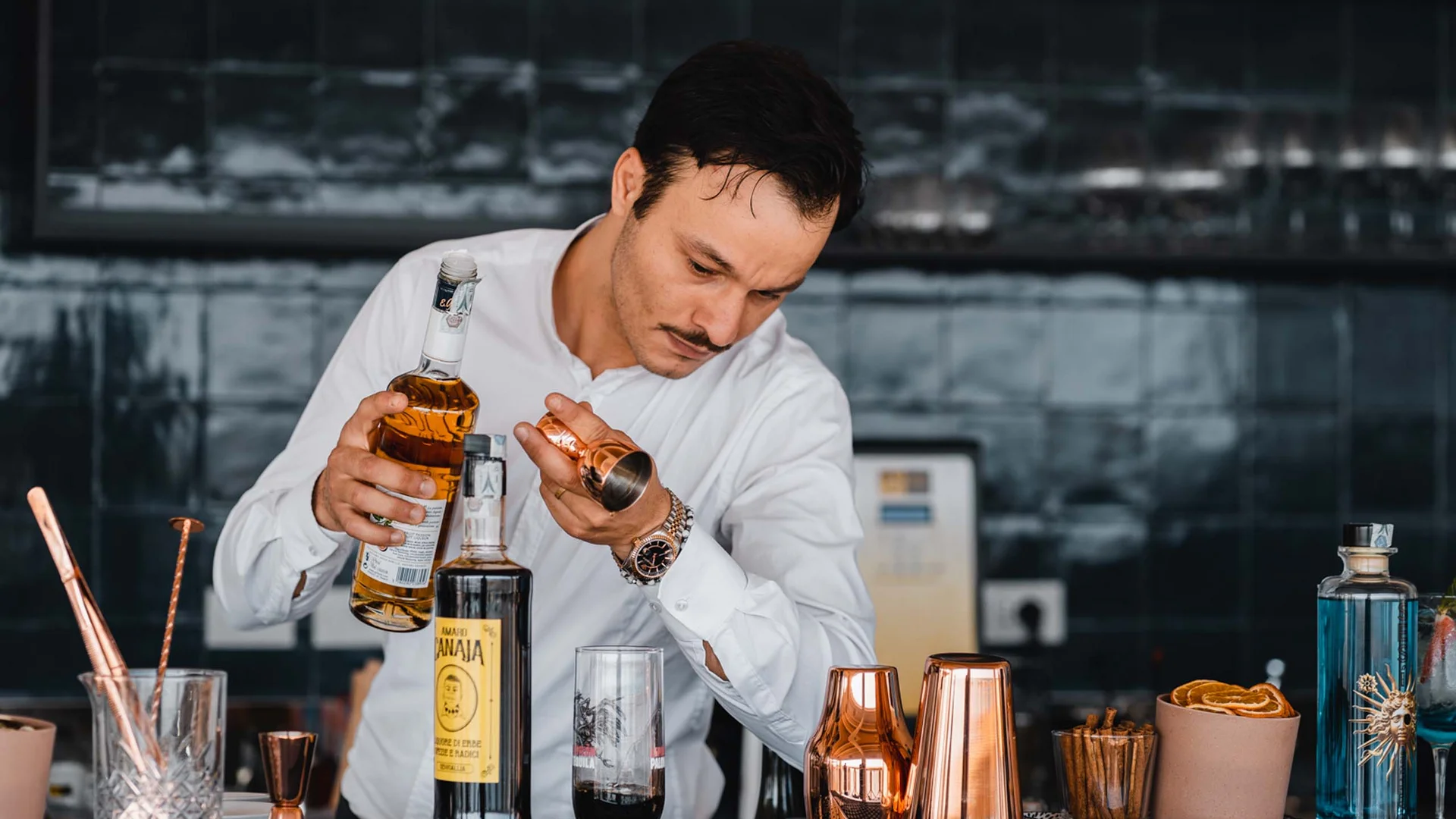 Seaside restaurant & lounge bar in the Marche region