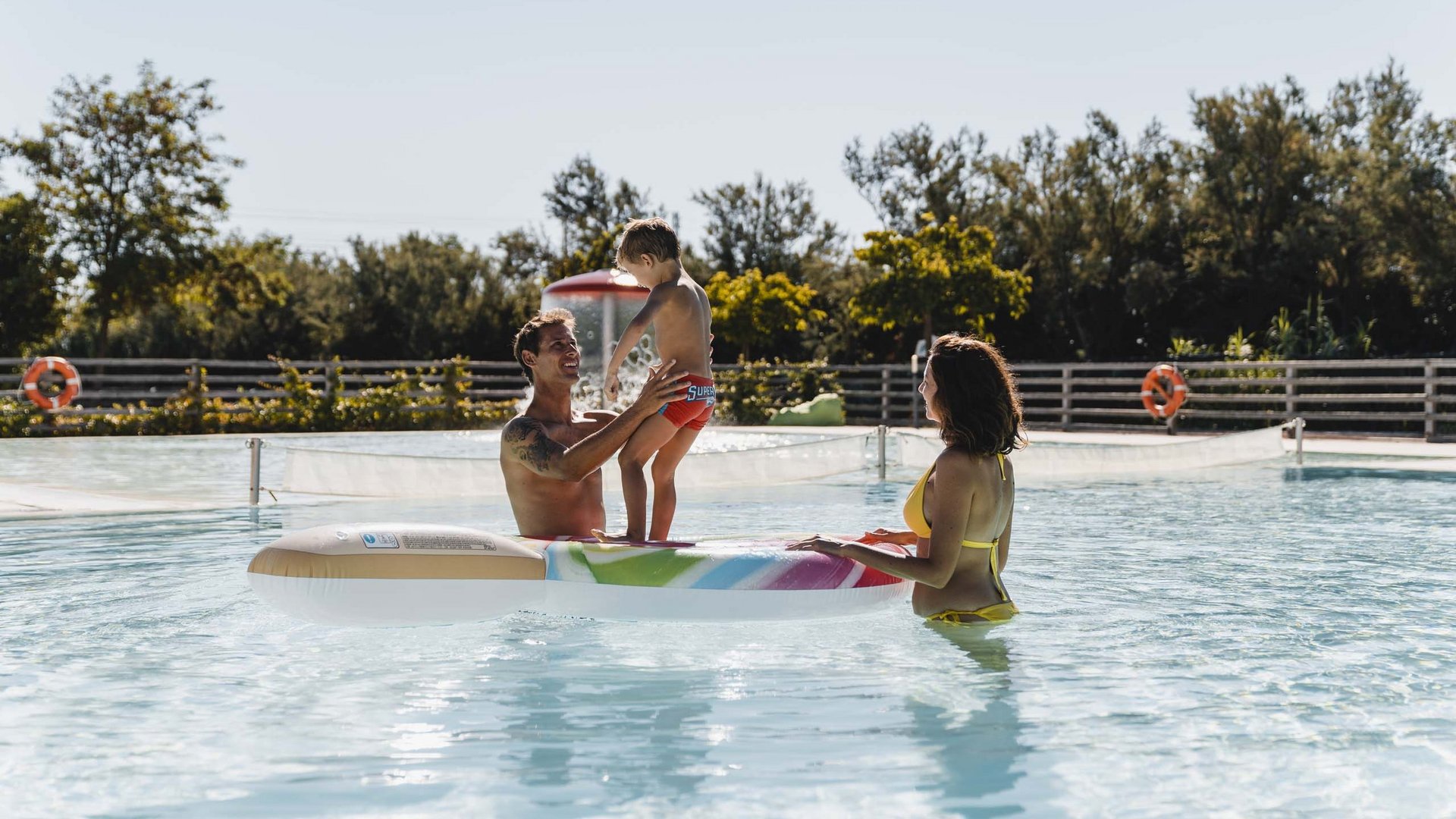 Villaggio nelle Marche sul mare con piscina