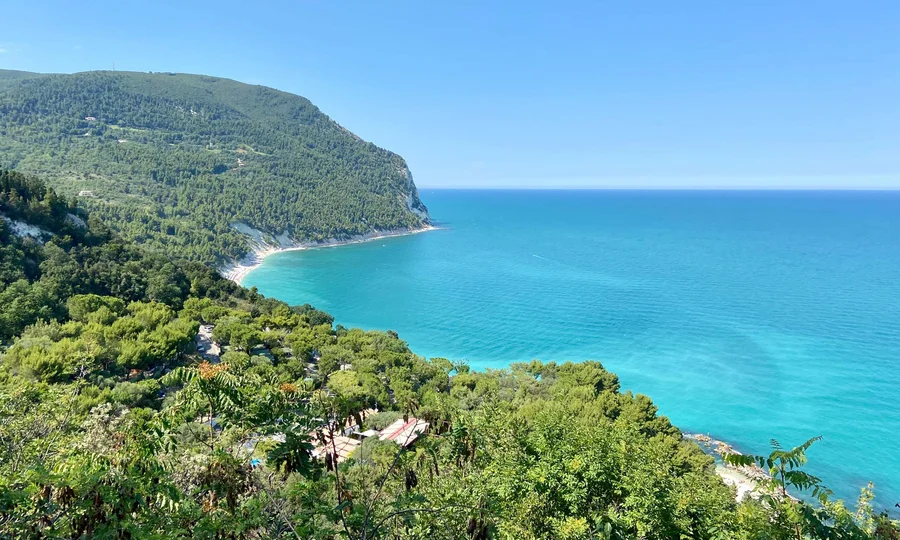 Resort al mare: pronti per un’escursione sul Conero?