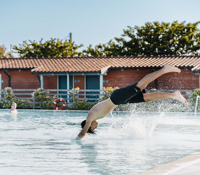Villaggio nelle Marche sul mare con piscina