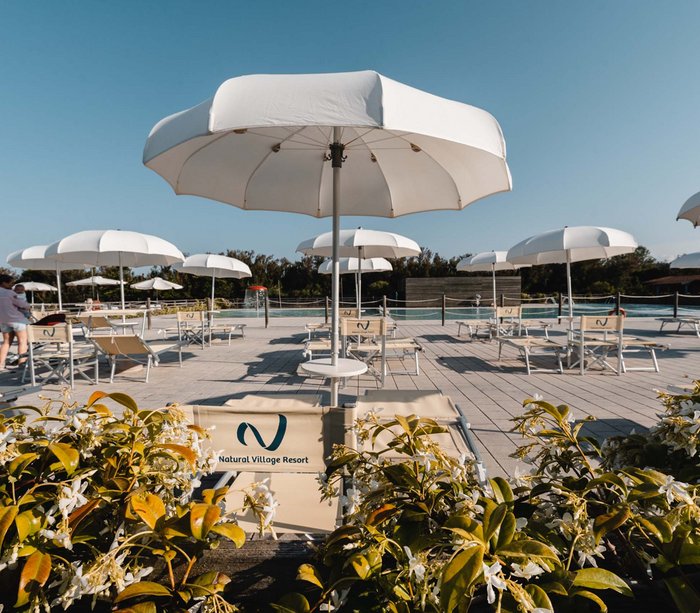 Villaggio nelle Marche sul mare con piscina