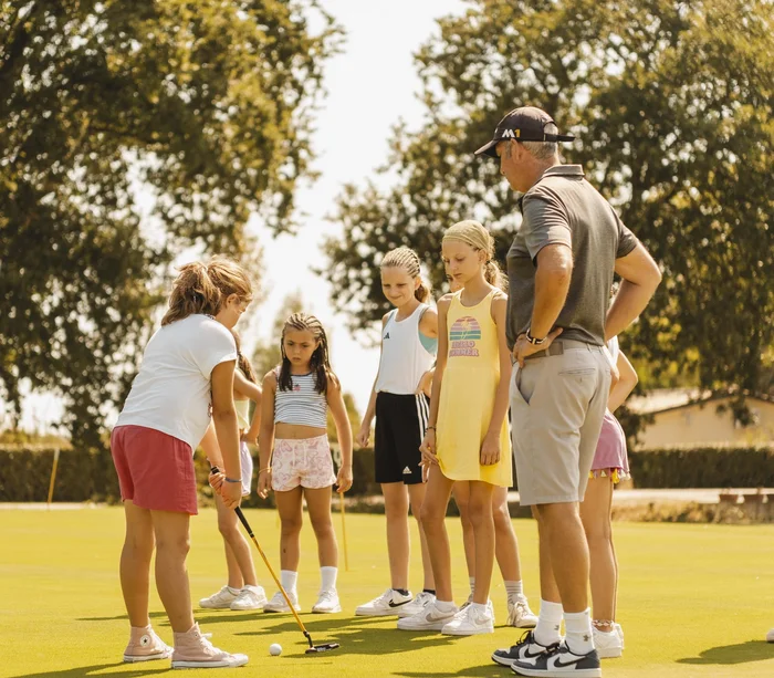 Partite a golf nelle Marche? Vicino al Natural Village Resort!