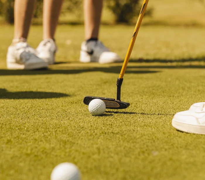 Partite a golf nelle Marche? Vicino al Natural Village Resort!