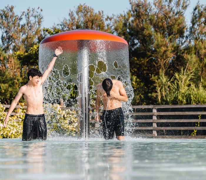 Villaggio nelle Marche sul mare con piscina