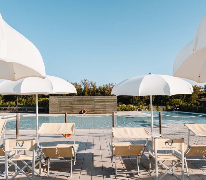 Villaggio nelle Marche sul mare con piscina